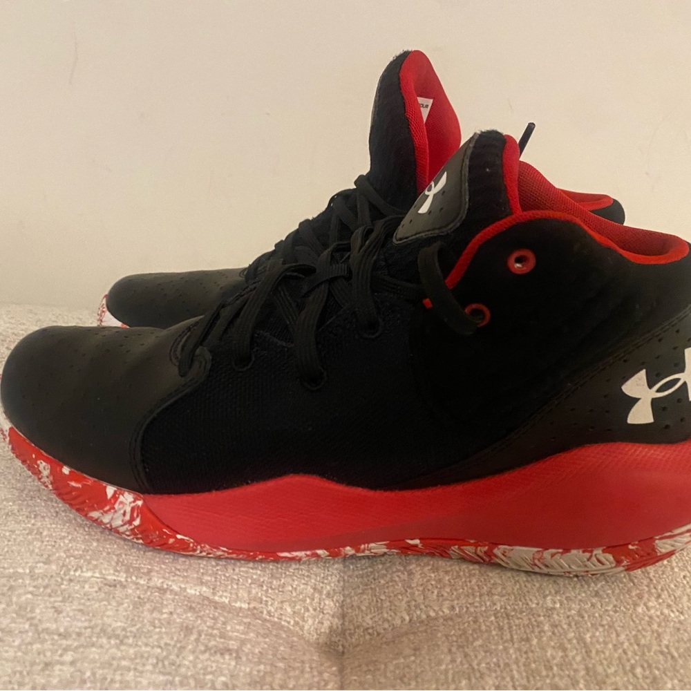 Under Armour Kids/Men Black and Red Sneakers